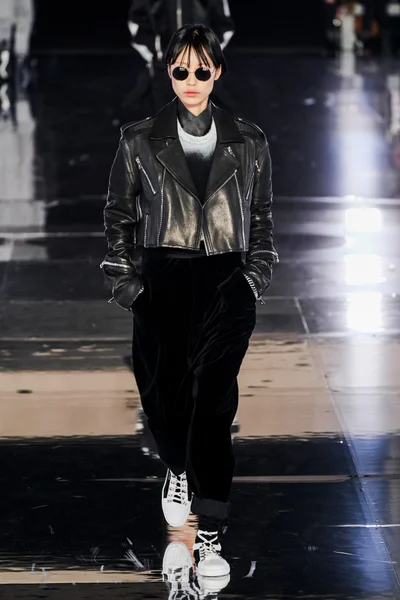 Look 75